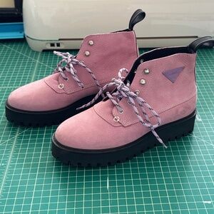 LÄST Womens NEW - Lavender Suede Ankle Lace Up Boots size 39 - USA size 9